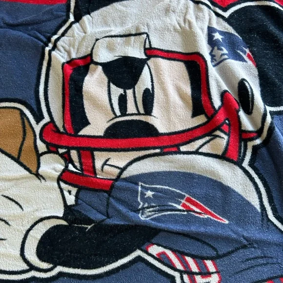 New England Patriots Mickey Mouse Disney NFL towel ; used vintage tailgate ready - Picture 6 of 7